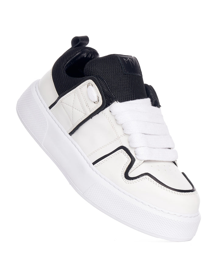 Martin Valen chunky white sneakers with black line and tongue, close-up of collar and lace eyelet