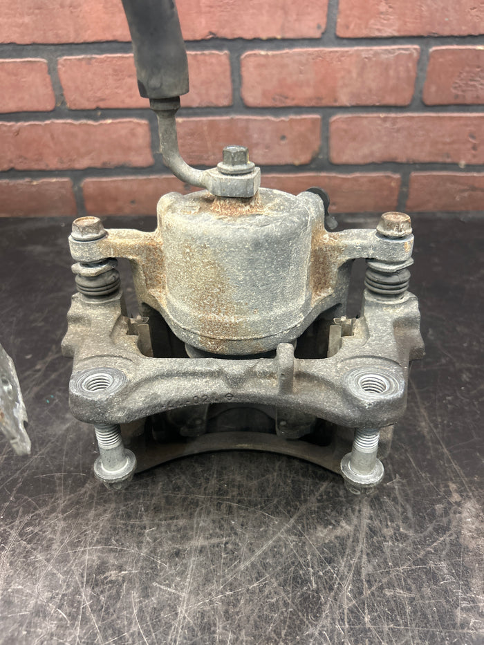 2006-2010 Pontiac Solstice Saturn Sky Front Left Side Brake Caliper Assembly OEM
