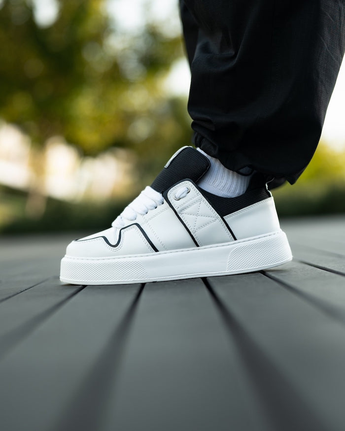 Martin Valen chunky white sneakers side view with black line and black tongue, close-up on thick platform sole