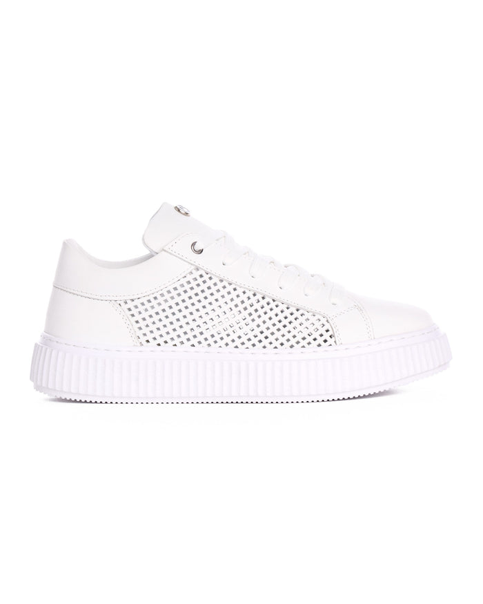Martin Valen white sneaker close-up rear-top view on white background, visible metal eyelet