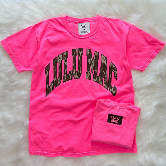 Lulu Mac Bottomland Tee NEON PINK