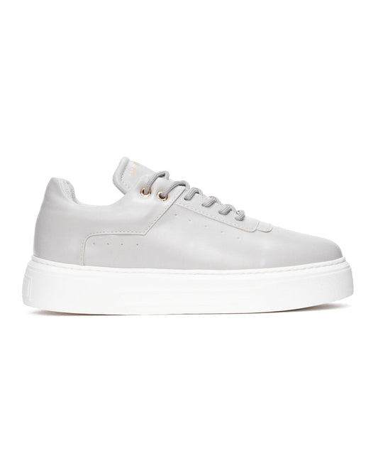 Martin Valen men’s casual sneakers in sky gray, side view showing thick white platform sole and gold eyelets