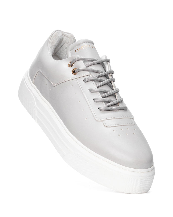 Martin Valen men’s sky gray sneaker close-up, top-angle view showing perforated toe, gray laces and raised white sole edge