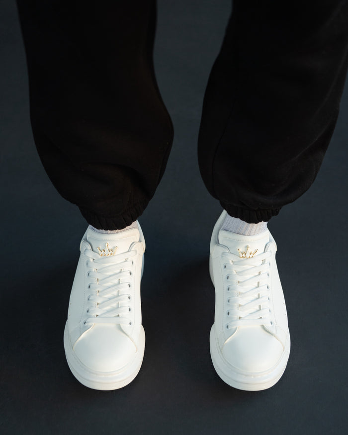 Martin Valen white chunky sneakers top view, close-up on toe and small gold crown emblem