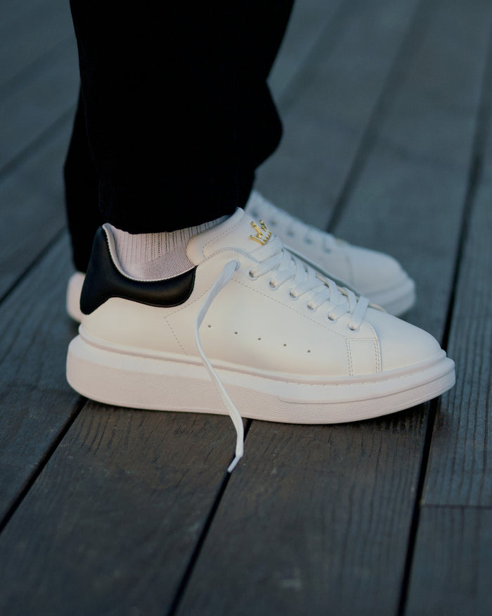 Martin Valen white high-sole sneakers, angled front view showing eyelets, laces and crown detail on the tongue