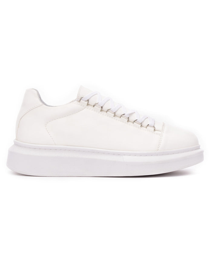 Martin Valen men’s low-top chunky white sneaker, side profile showing raised sole, white laces and metal eyelets