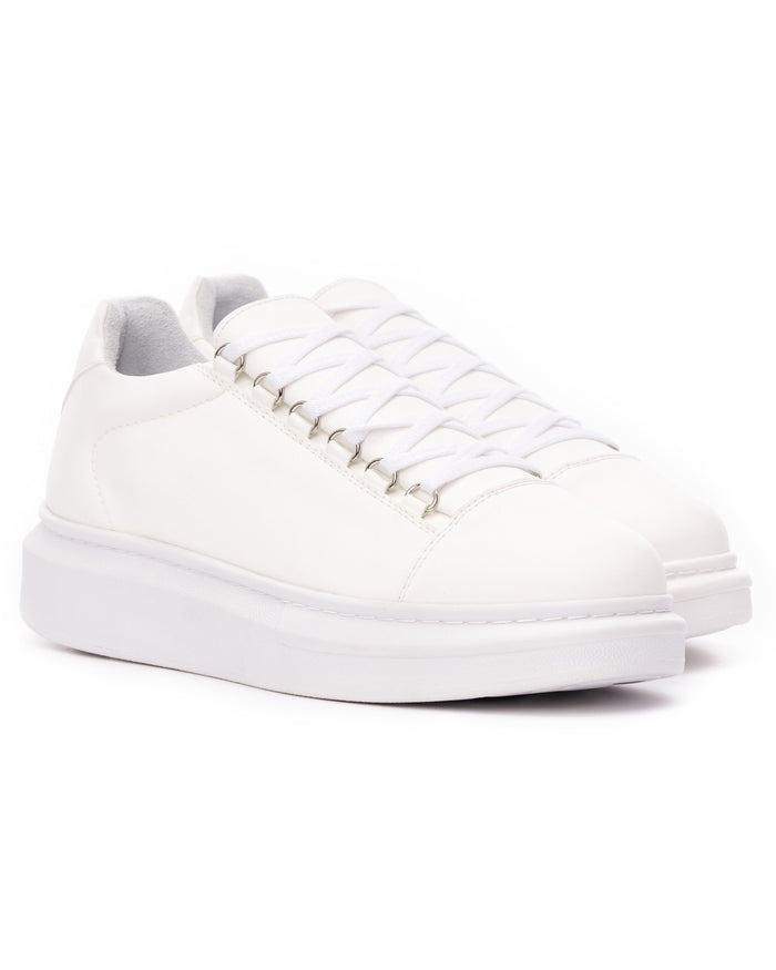 Martin Valen men’s low-top chunky white sneakers, front three-quarter view with white laces, rounded toes and visible metal eyelets