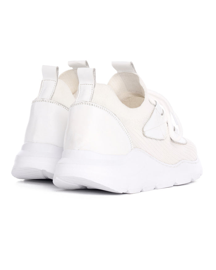 Martin Valen men's white knitted sneakers, rear close-up showing heel, pull tab and ribbed ankle