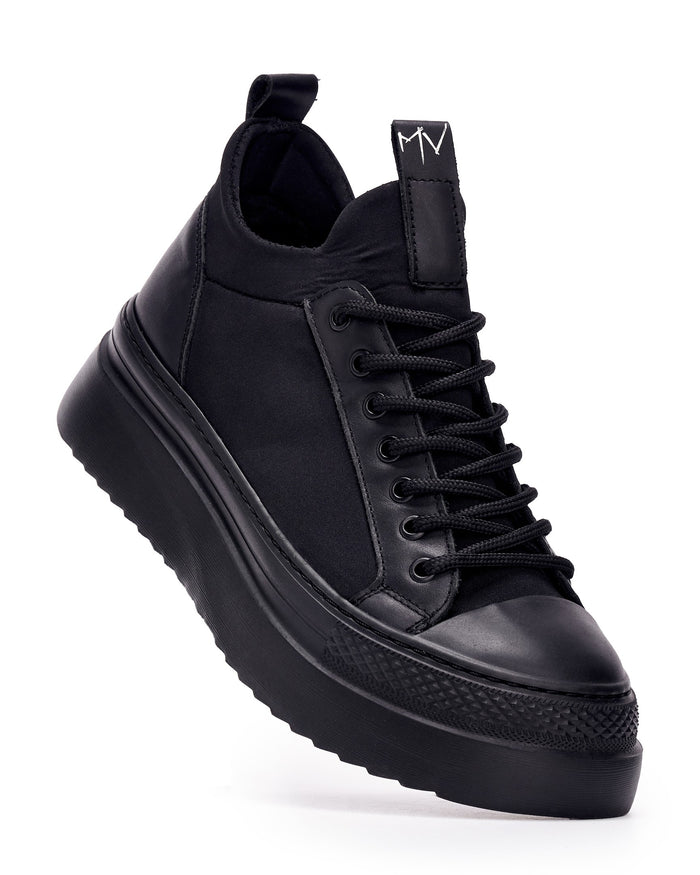 Martin Valen MonoFlux high-sole black scuba fabric sneaker, angled close-up of laced upper and rubber toe cap with thick textured sole