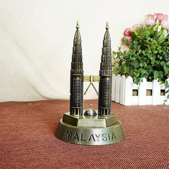 Petronas Twin Towers Metal Model | Home Décor - HomeHatchpk