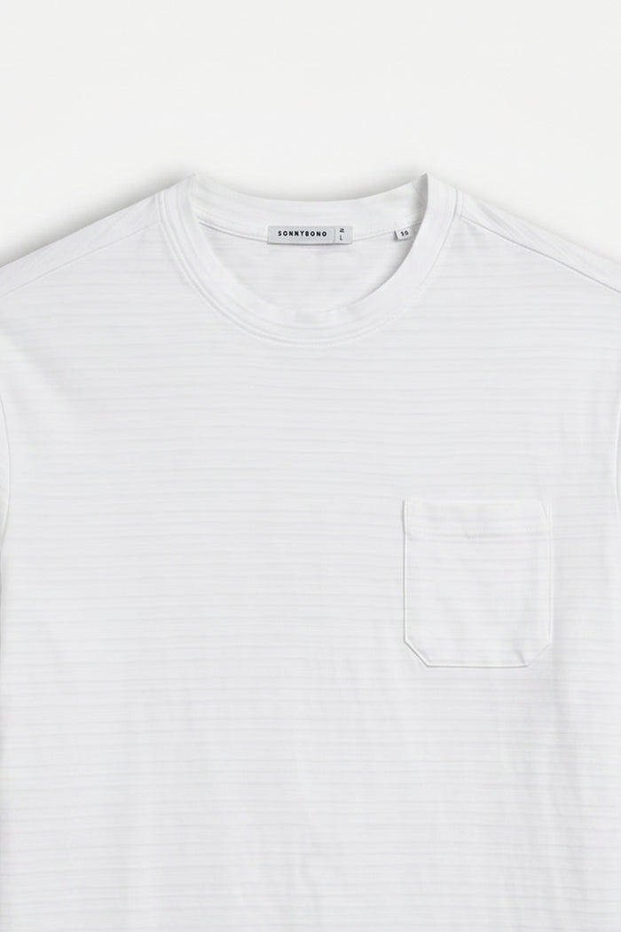 T-SHIRT GIROCOLLO CON TRAMA IN RILIEVO E TASCHINO BIANCO