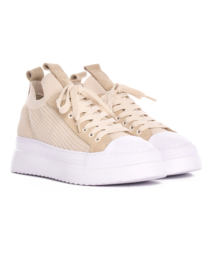 Martin Valen Valento knitwear beige sneakers front three-quarter view with beige laces and white toe caps