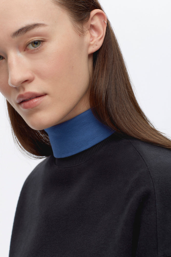 Women’s Cozy Crewneck in Black