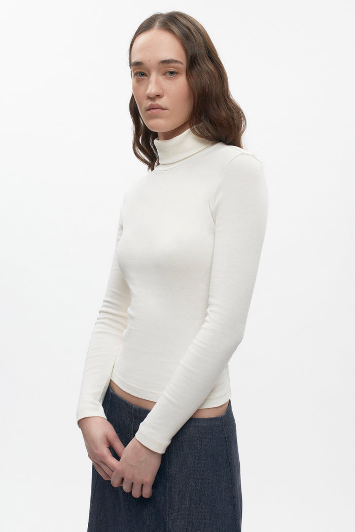 Women's Fitted Turtleneck in Marshmallow