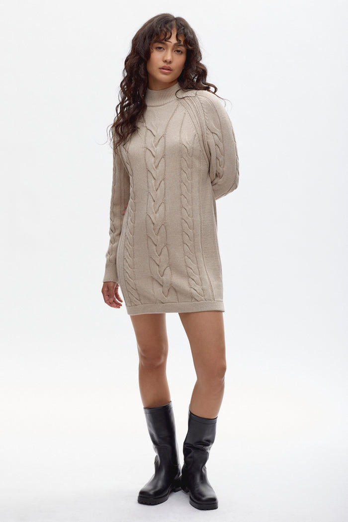 Zoe is 5'6, is a regular XS and is wearing an XS.