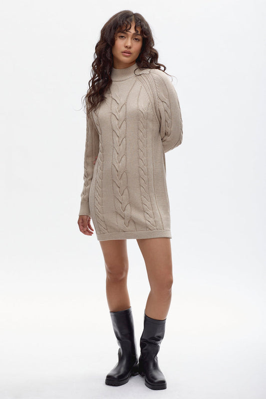 Zoe is 5'6, is a regular XS and is wearing an XS.