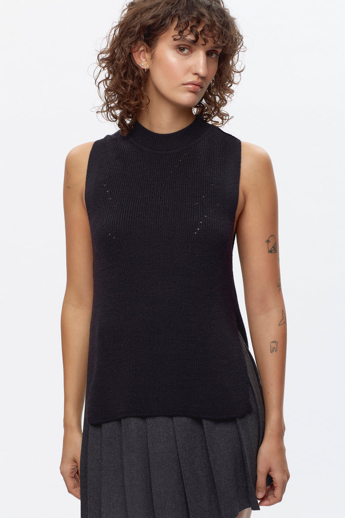 Women's Maadi Vest in Black