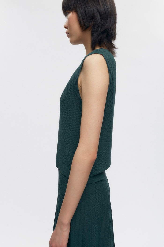 Women's Mesh Sleeveless Tee in Racing Green