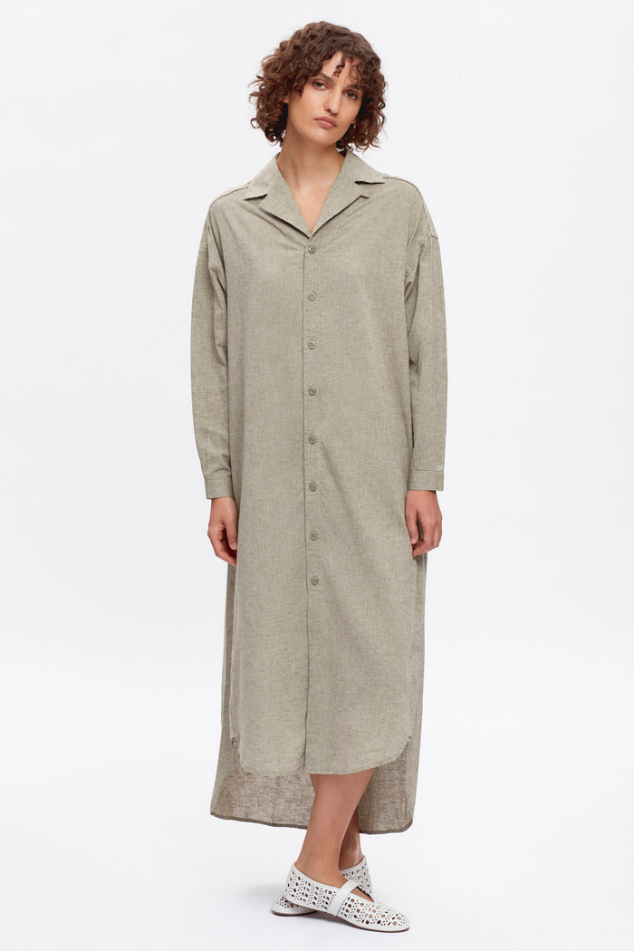 Francis is 5ft 9.5in, a regular size XS and wearing a XS.