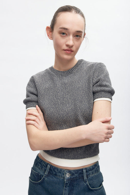 Elizabeth is 5’11" is a regular XS and is wearing an XS.