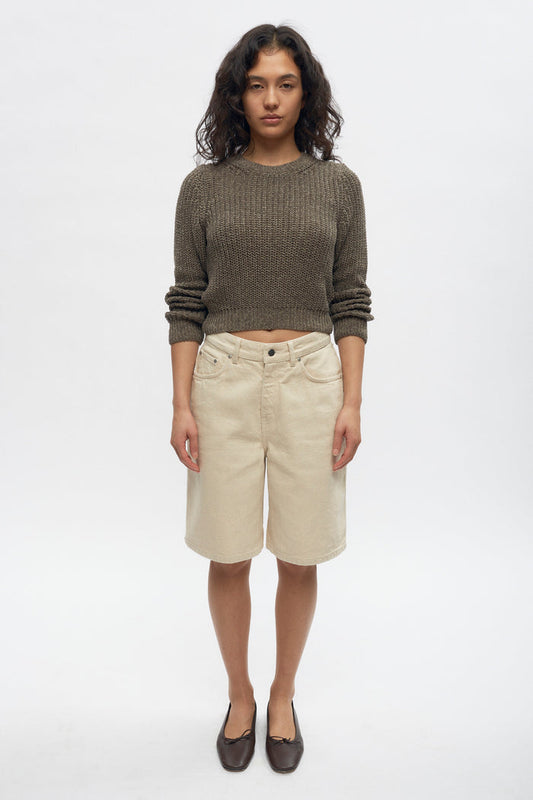 Zoe is 5’7" is a regular S and is wearing a M.