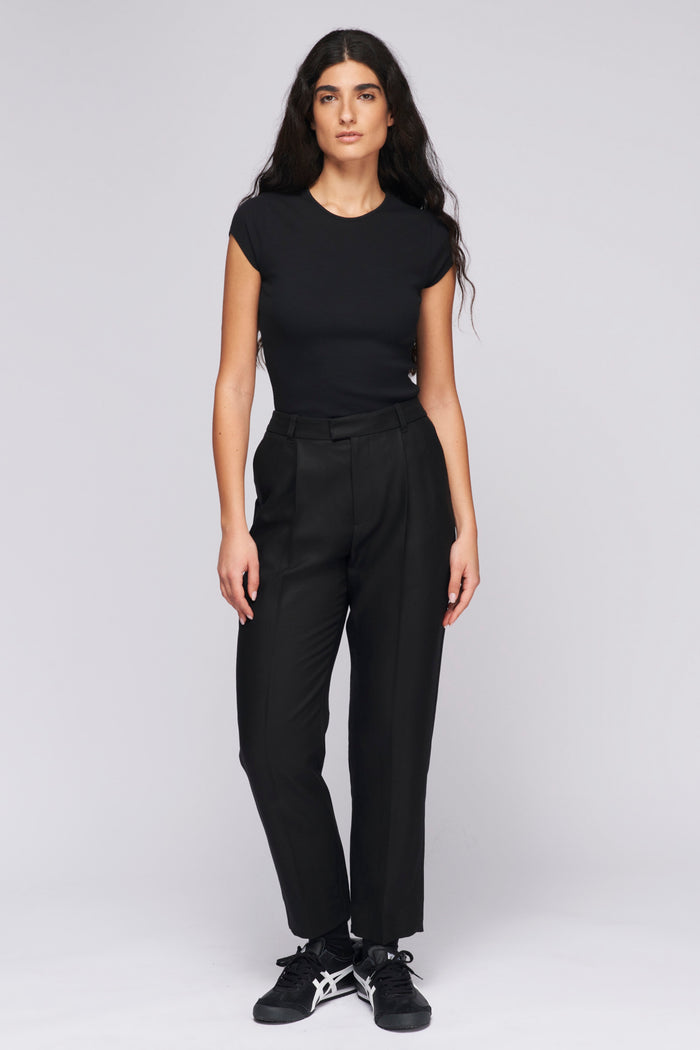 Romy is 5ft 10in, a regular size S and wearing a 6.